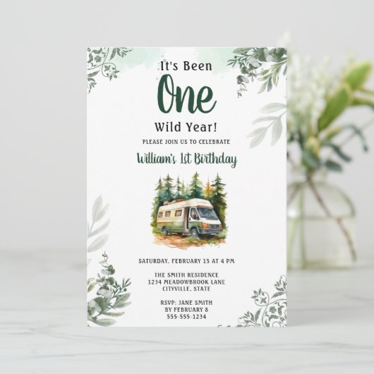 Een Camper Mountain Forest 1e verjaardag Kaart (Staand voorkant)