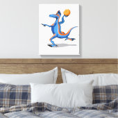 Een Cartoon Iguanodon die basketbal speelt. Canvas Afdruk (Insitu (Slaapkamer))