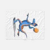 Een Cartoon Iguanodon die basketbal speelt. Fleece Deken (Voorkant (Horizontaal))