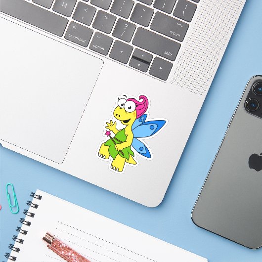 Een Cartoon van een Fairysaur dinosaurus. Sticker (Laptop met iPhone)