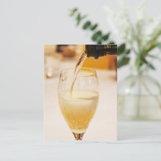 Een champagneglazen flesje gevuld met Gosset Briefkaart (Staand voorkant)