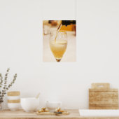 Een champagneglazen flesje gevuld met Gosset Poster (Keuken)