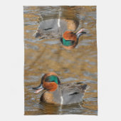 Een Chatty Green-Winged Blauwgroen Duck bij de Pon Theedoek (Verticaal)