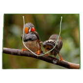 Een Cheeky Pair van Zebra Finches Large Cadeautasje (Voorkant)