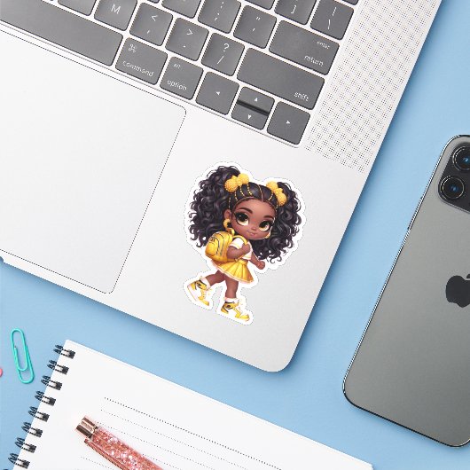 Een cheer teamlid - Geel Sticker (Laptop met iPhone)