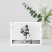 Een Chinese dagarbeider, c.1870 (foto) Briefkaart (Staand voorkant)