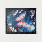 Een Chinese maanmot die tussen kersenbloesems vlie Wandkleed (Voorkant (horizontaal))