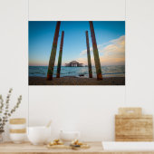 Een chocolade labrador loopt langs het strand poster (Keuken)