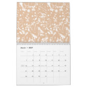 Een close-up uitzicht van een getextureerde wand m kalender (Mar 2027)
