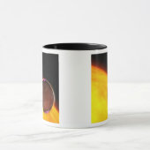 Een close-up van een buiten zonne-energie planeet mok (Midden)