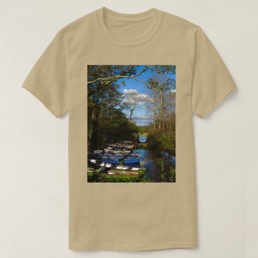 Een Collectie van het Nationaal Park Boats Killarn T-shirt (Design voorkant)
