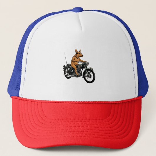 Een Coole Hond Die op een Motor Rijdt Trucker Pet (Voorkant)