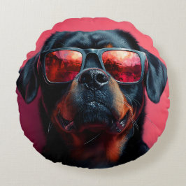 Een coole rottweiler met een zonnebril rond kussen