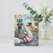 Een coole Zebra op vakantie in een drijvende zwaan Briefkaart (Staand voorkant)
