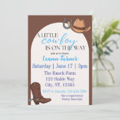 Een cowboy is onderweg naar het baby shower kaart (Staand voorkant)