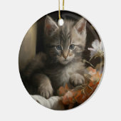 Een Cozy Corner Tabby Kitten Keramisch Ornament (Links)