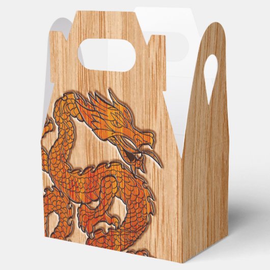 Een Crimson Dragon op Bamboo als Bedankdoosjes (Geopend)