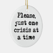 één crisis per keer koffie - mok keramisch ornament (Rechts)