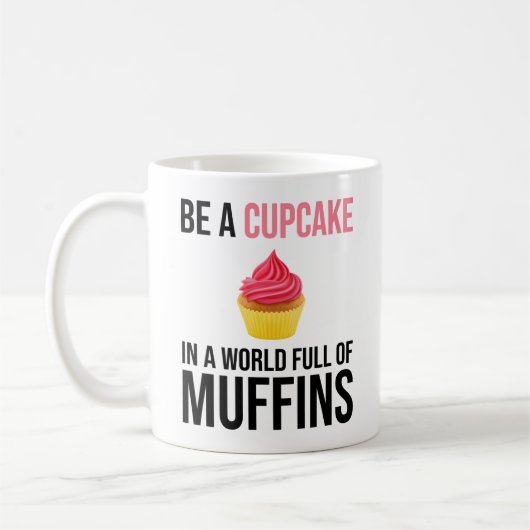Een cupcake in een wereld vol muffins koffiemok (Links)
