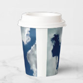 Een curve in de wolken papieren bekers (Rechts)