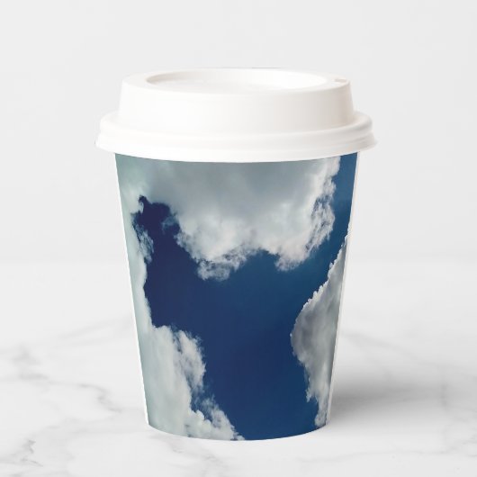 Een curve in de wolken papieren bekers (Voorkant)
