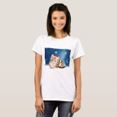 Een Cute Cat met een rode kerstkerstkleed T-shirt (Voorkant volledig)