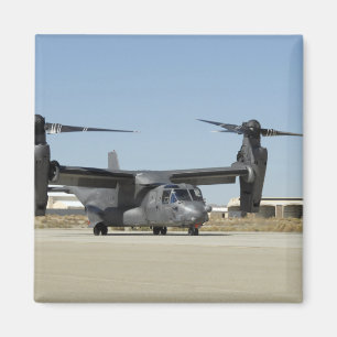 Een CV-22 Osprey bereidt voor op de start Magneet