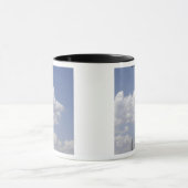 Een CV-22 Osprey vliegt over een C-130 Hercules Mok (Midden)