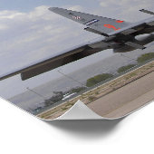 Een CV-22 Osprey vliegt over een C-130 Hercules Poster (Hoek)