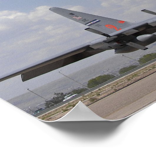 Een CV-22 Osprey vliegt over een C-130 Hercules Poster (Hoek)