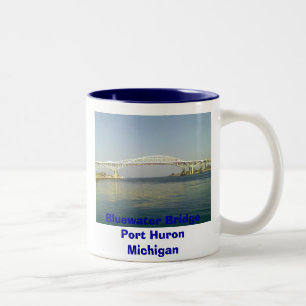 Een dag bij het meer, Bluewater Bridge Port Huron  Tweekleurige Koffiemok