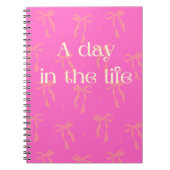 Een dag in het leven Pink Bow Notitieboek (Voorkant)