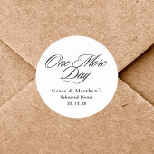 Eén dag meer Rehearsal Dinner Zwart en Wit Ronde Sticker