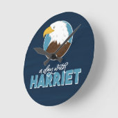 Een dag met Harriet Room Wall Clock Ronde Klok (Hoek)