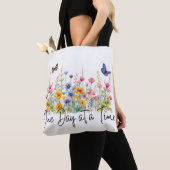 Een dag op een tijd Inspirerend Quote Wildflowers Tote Bag (Dichtbij)