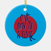 Een dag per keer herstel slogan keramisch ornament (Voorkant)