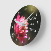 Eén dag per keer Inspirerend zonovergoten bloemen Ronde Klok (Hoek)