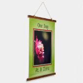 Eén dag per keer prijsopgave langzaam Inspirerend Hangend Wandkleed (Gebogen)