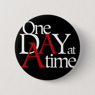 Eén dag per keer ronde button 5,7 cm