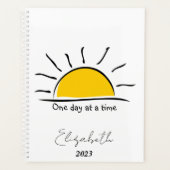 Eén dag tegelijk gepersonaliseerd, aangepast jaar planner (Voorkant)