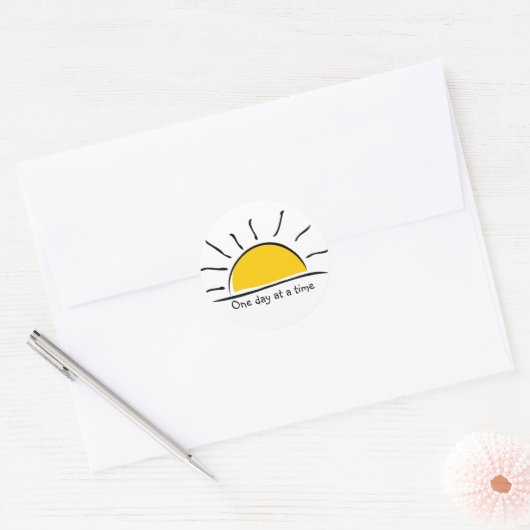 Eén dag tegelijk ronde sticker (Envelop)