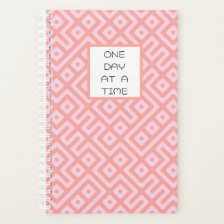 Eén dag tegelijk Roze Moderne Patroon Planner
