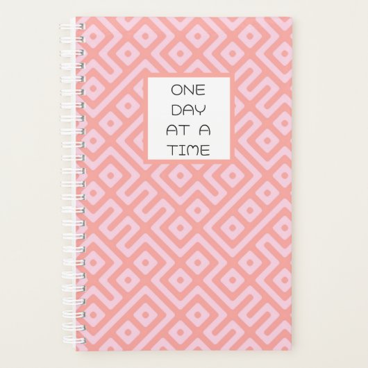 Eén dag tegelijk Roze Moderne Patroon Planner (Voorkant)