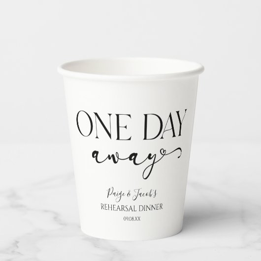 Een dag weg Minimale bruiloft repetitie diner Papieren Bekers (Achterkant)