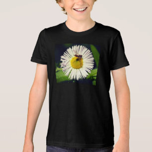 Een daisy fleabane bloem en een bij Tri-Blend shirt