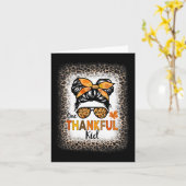 Een dankbaar Kind Thanksgiving Messy Bun Leopard B Kaart (Gele Bloem)