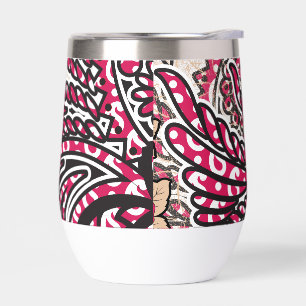 Een decoratief paisley-ontwerp met levendige rode