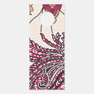 Een decoratief paisley-ontwerp met levendige rode  deurhanger