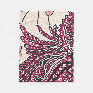 Een decoratief paisley-ontwerp met levendige rode fleece deken