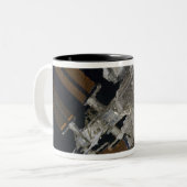 Een deel van het internationale ruimtestation 3 tweekleurige koffiemok (Voorkant links)